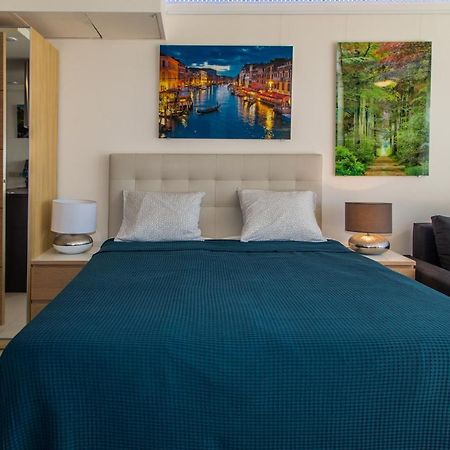 First Line P. Banus Sleeps 4 Lägenhet Marbella Exteriör bild