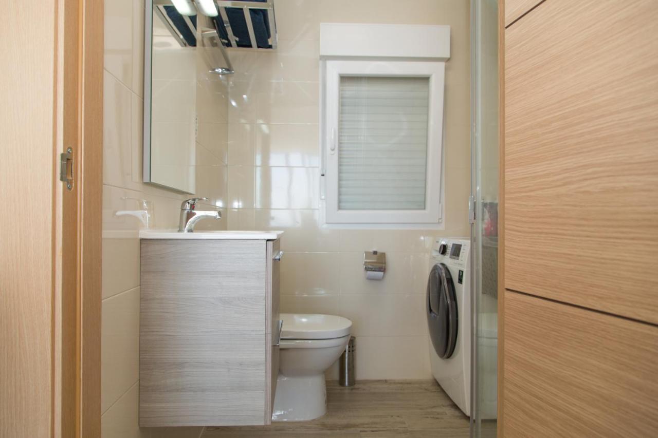 First Line P. Banus Sleeps 4 Lägenhet Marbella Exteriör bild
