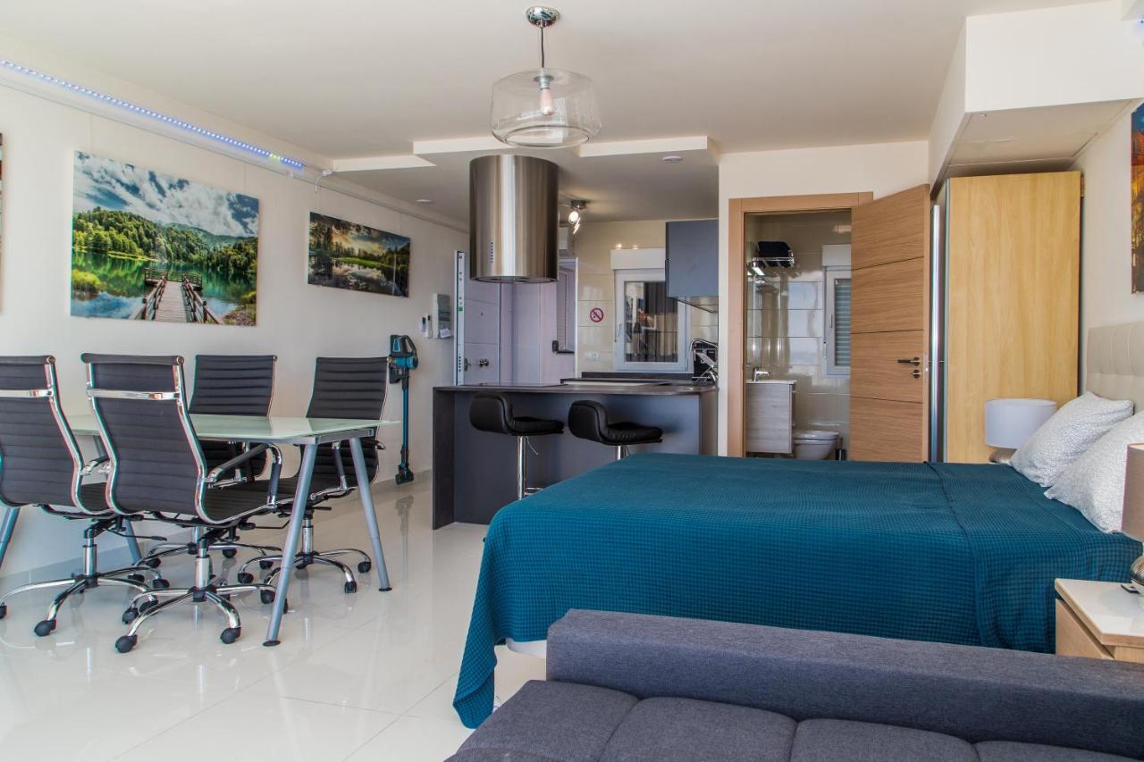 First Line P. Banus Sleeps 4 Lägenhet Marbella Exteriör bild