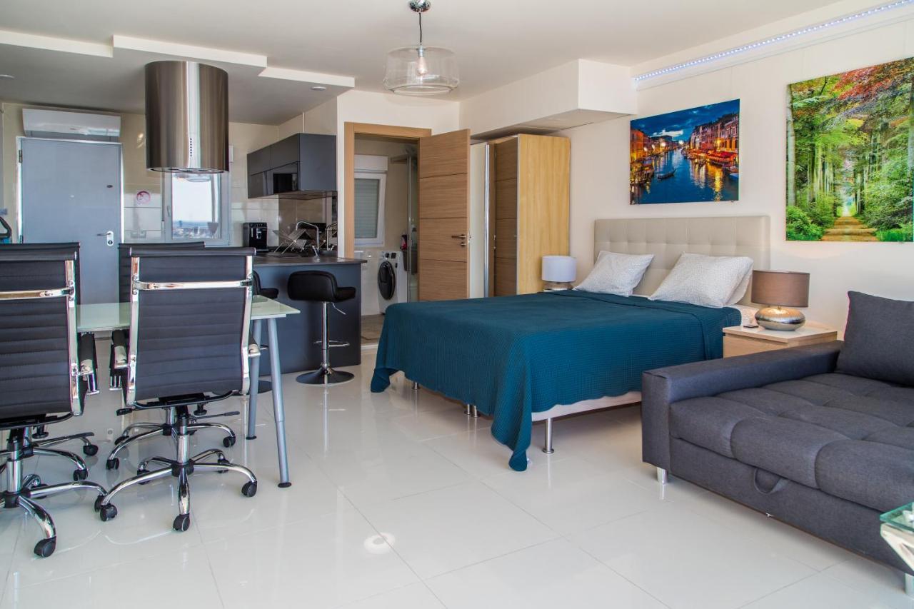 First Line P. Banus Sleeps 4 Lägenhet Marbella Exteriör bild