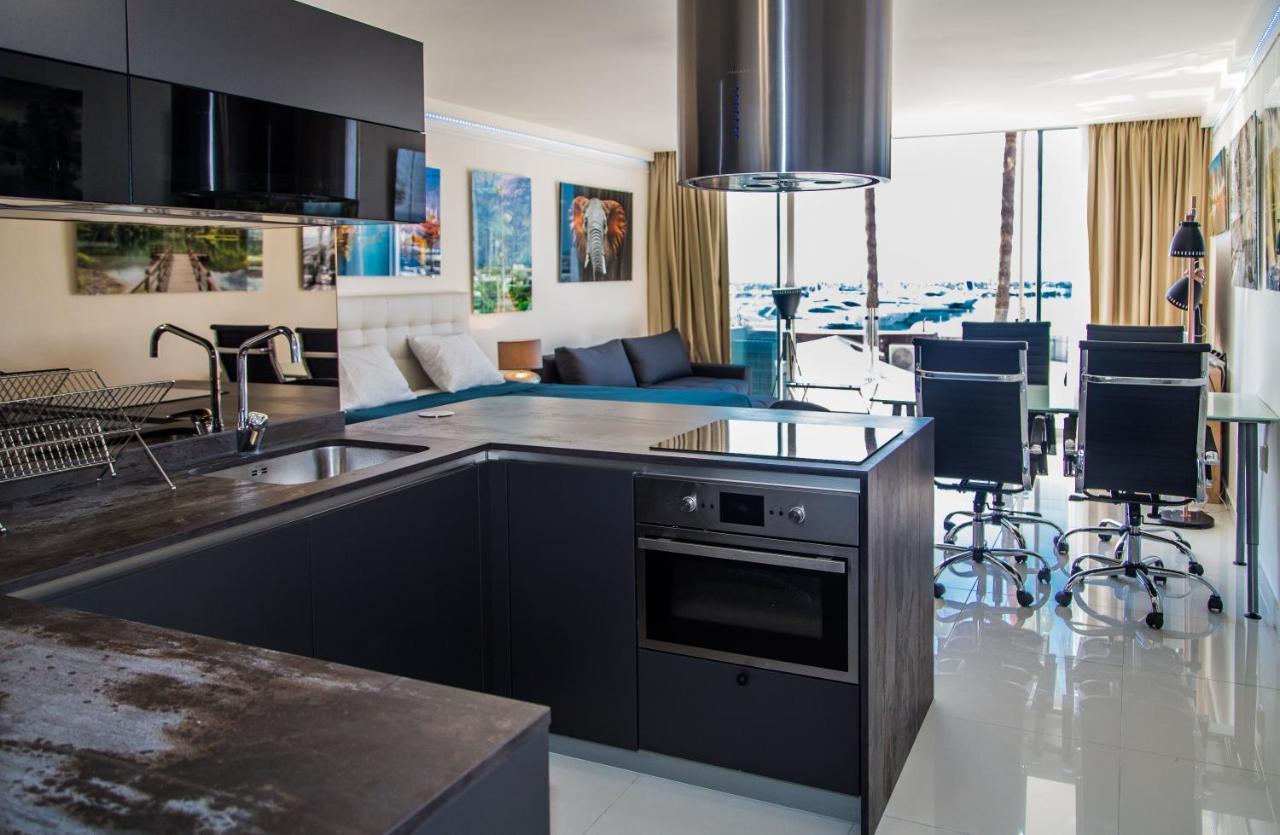First Line P. Banus Sleeps 4 Lägenhet Marbella Exteriör bild